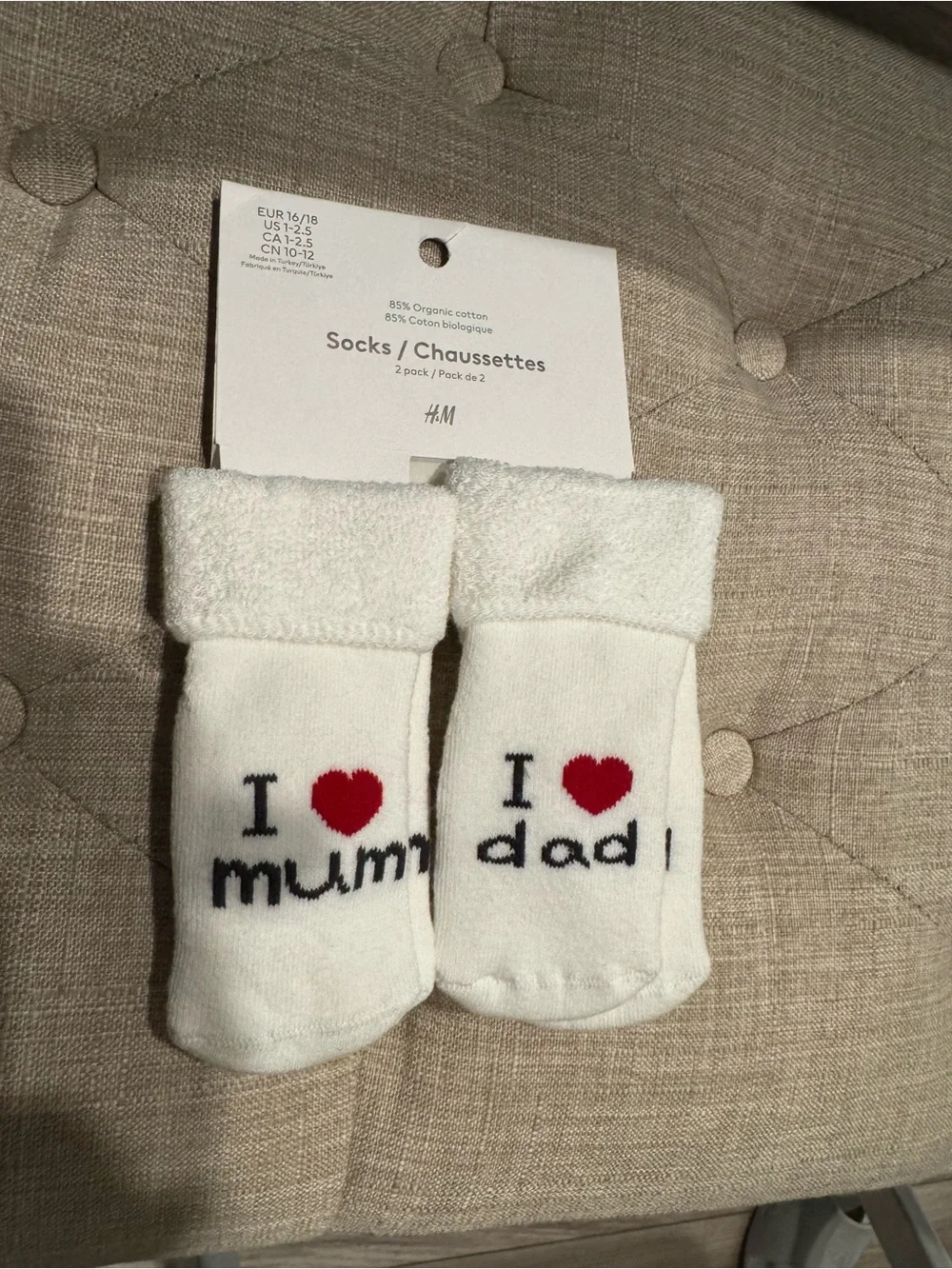 H&M White Baby Socks 2-Pack with Red Heart “I ♥ mum” & “I ♥ dad”